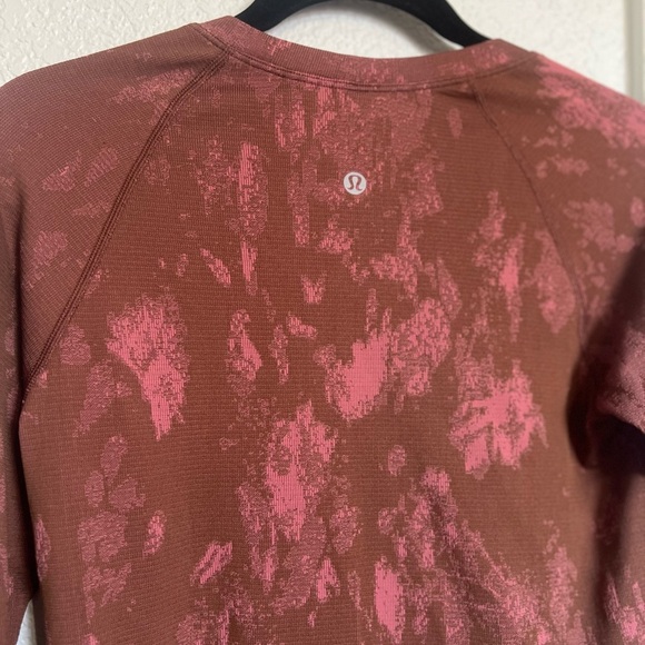 Lululemon Swiftly Tech L/S Shirt 2.0 in Shadow Bloom Roasted Brown/Brier Rose - Picture 9 of 11
